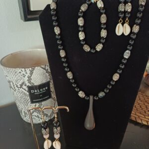 Parure obsidienne, perle tibétaine, bois d'ébène et Cory